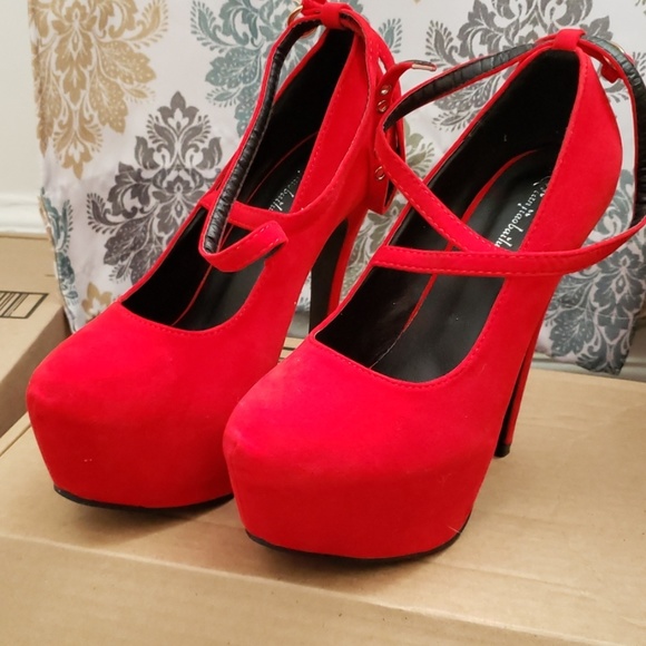 Red heels - Picture 1 of 4